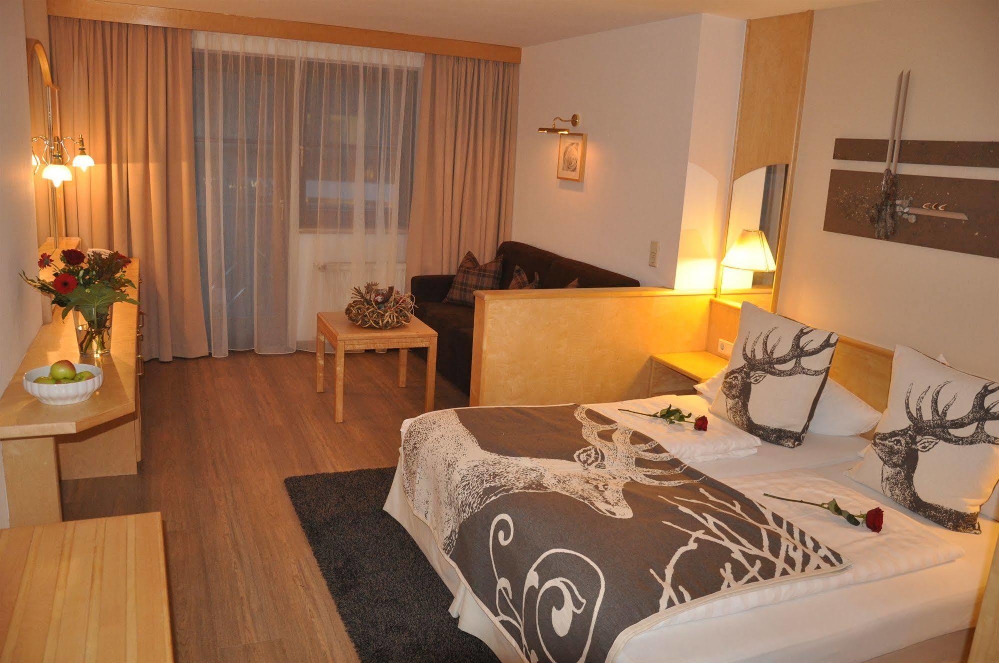Hotel Central Seefeld in Tirol Eksteriør bilde