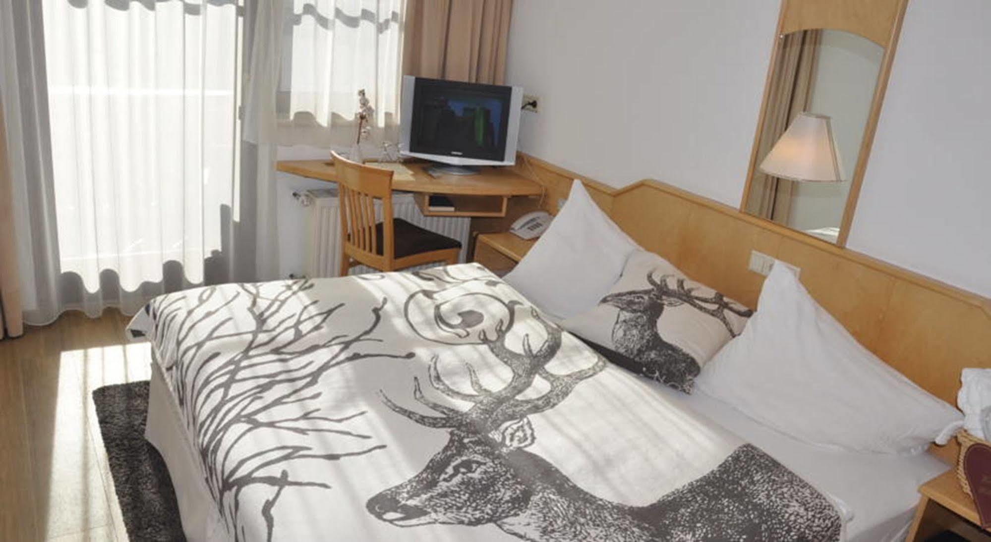 Hotel Central Seefeld in Tirol Eksteriør bilde