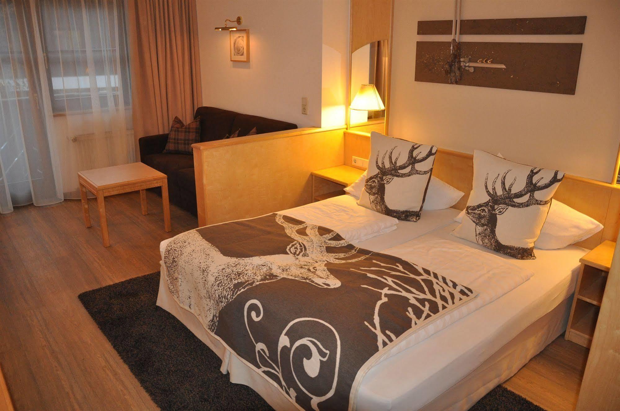 Hotel Central Seefeld in Tirol Eksteriør bilde
