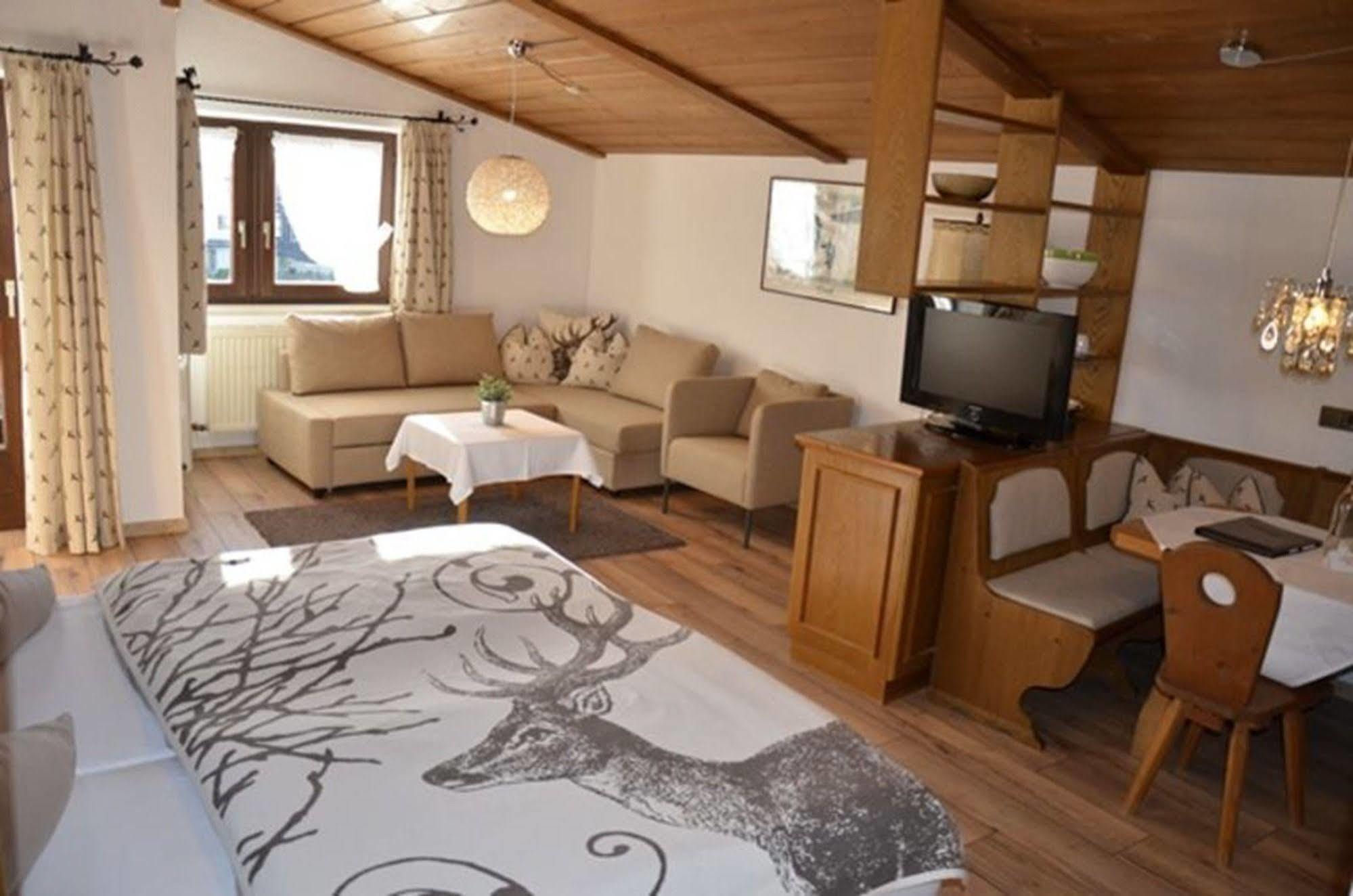 Hotel Central Seefeld in Tirol Eksteriør bilde