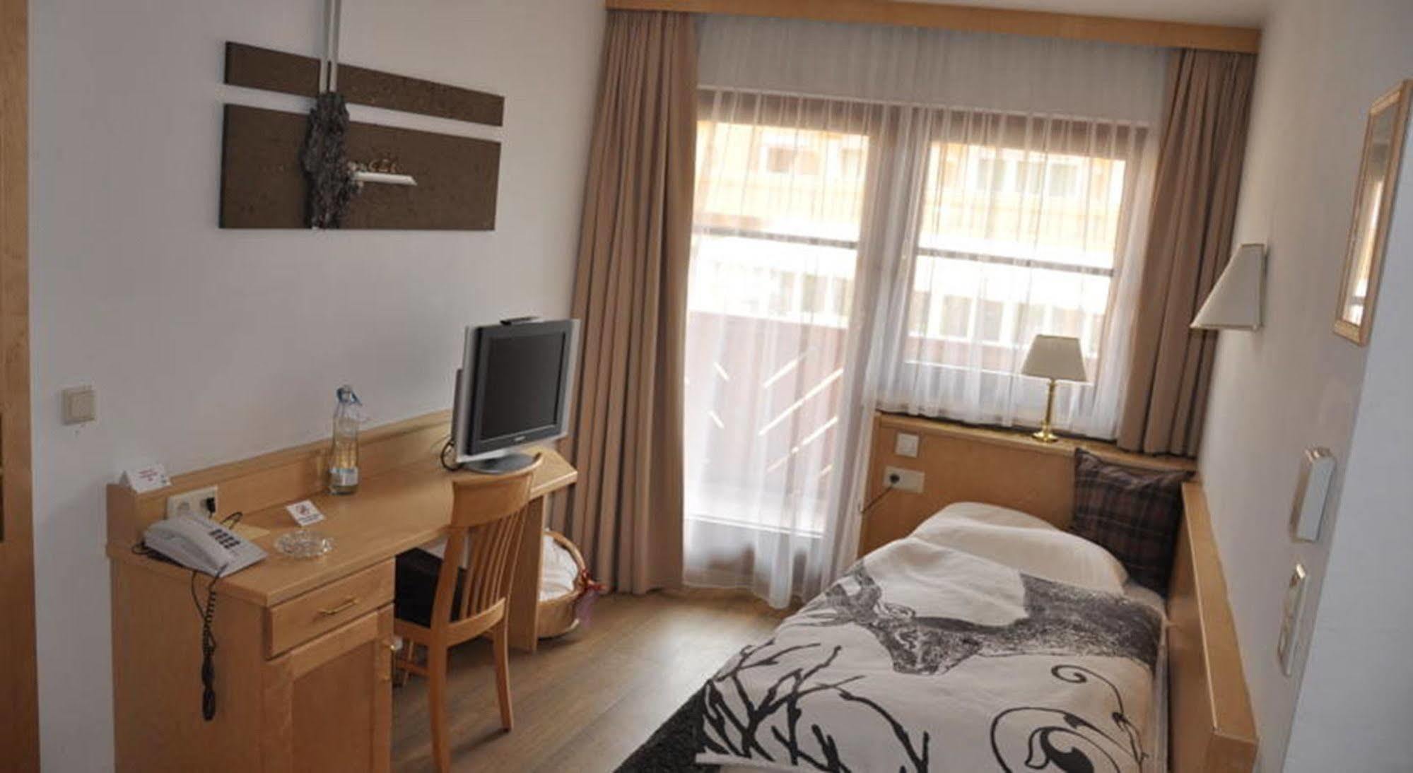 Hotel Central Seefeld in Tirol Eksteriør bilde